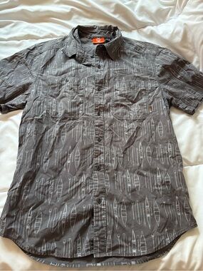 Merrell Men's Short Sleeve Button-Down Shirt in Gray with Kayak/Canoe Print
